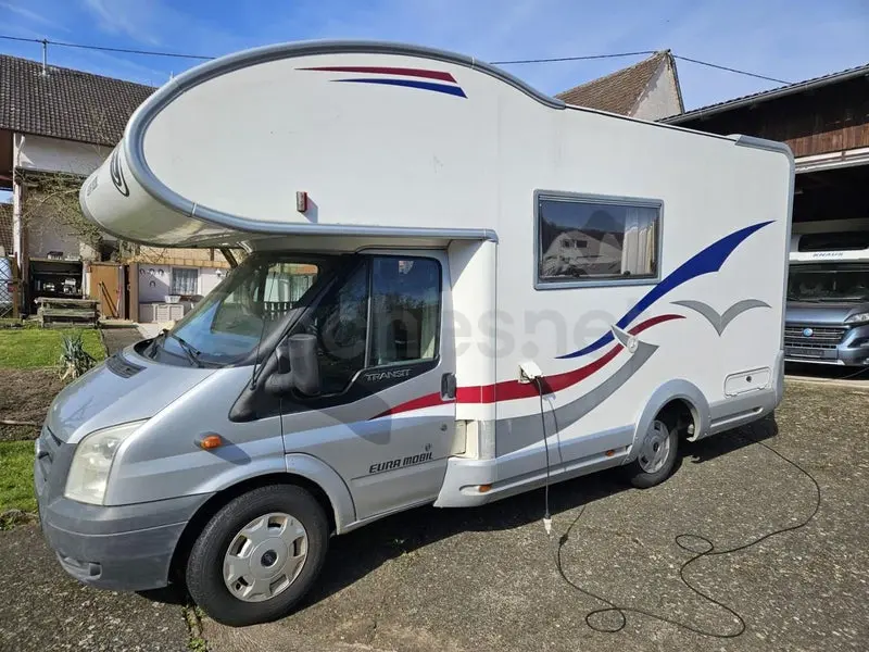 Autocaravana capuchina Eura Mobil sobre Ford Transit
