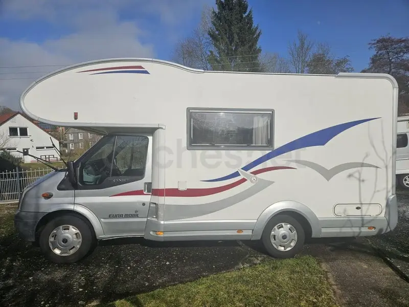 Autocaravana capuchina Eura Mobil sobre Ford Transit — foto 4