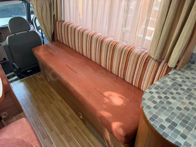 Autocaravana capuchina Eura Mobil sobre Ford Transit — foto 7