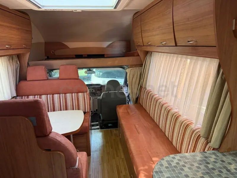 Autocaravana capuchina Eura Mobil sobre Ford Transit — foto 8