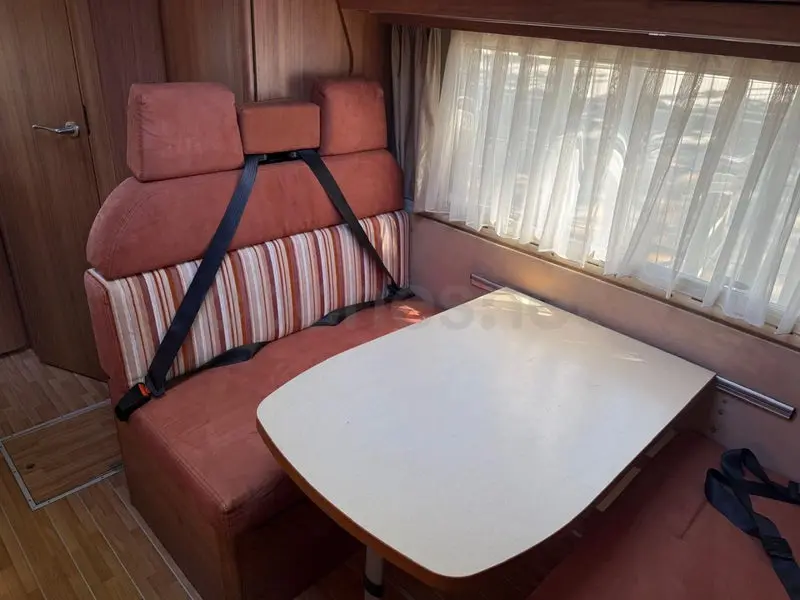 Autocaravana capuchina Eura Mobil sobre Ford Transit — foto 10