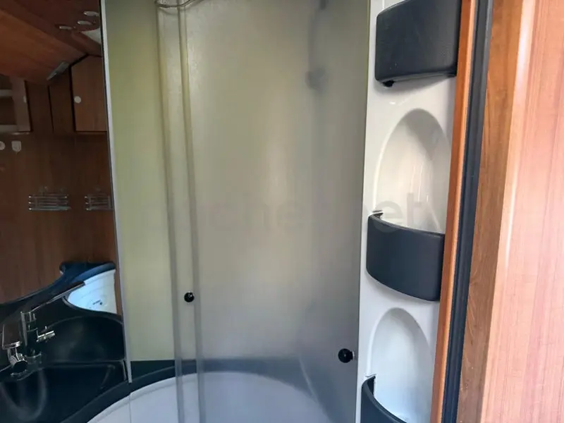 Autocaravana capuchina Eura Mobil sobre Ford Transit — foto 13