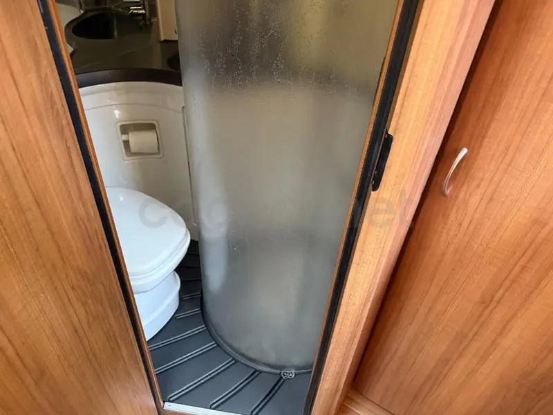 Autocaravana capuchina Eura Mobil sobre Ford Transit — foto 14