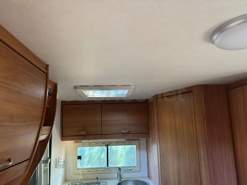 Autocaravana capuchina Eura Mobil sobre Ford Transit — foto 16