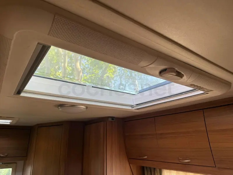 Autocaravana capuchina Eura Mobil sobre Ford Transit — foto 17