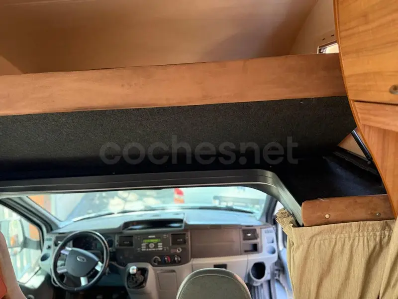 Autocaravana capuchina Eura Mobil sobre Ford Transit — foto 19