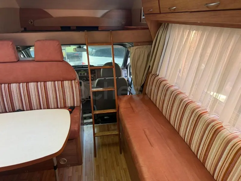 Autocaravana capuchina Eura Mobil sobre Ford Transit — foto 20