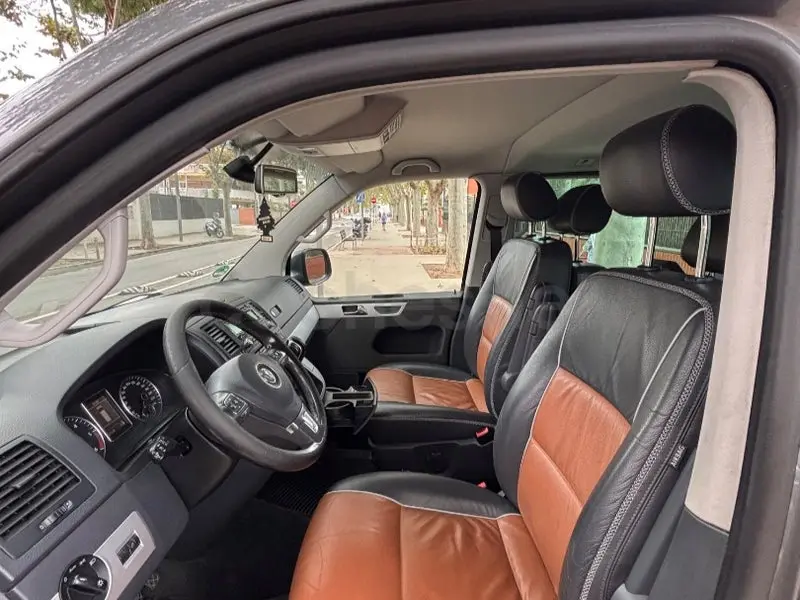 Volkswagen Multivan Highline 4Motion gris, vista frontal — foto 8