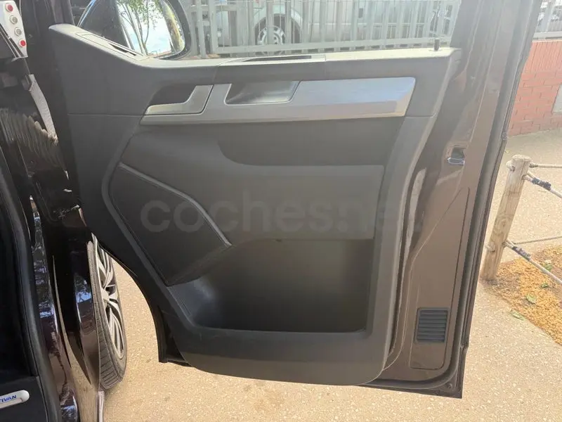 Volkswagen Multivan Premium T6 granate, vista frontal — foto 16